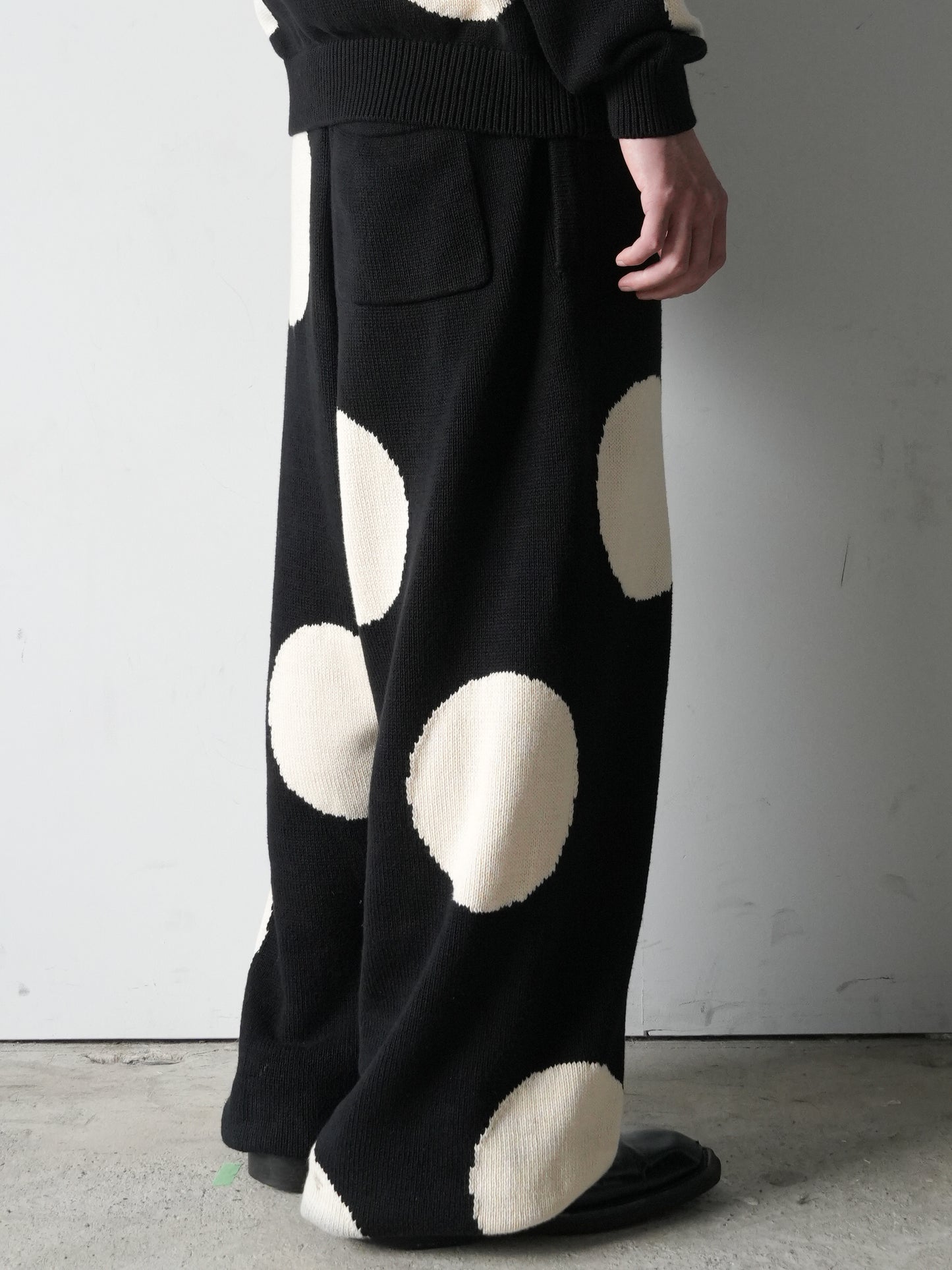 DOT INTARSIA KNIT PANTS BLACK