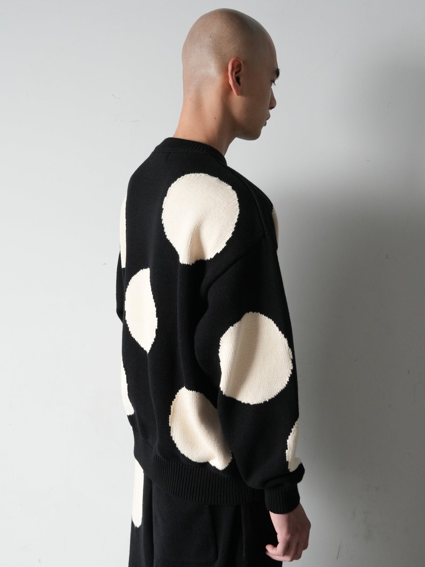 DOT INTARSIA KNIT BLACK